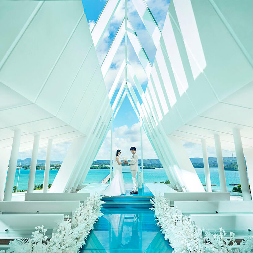 写真:海の見えるチャペルで