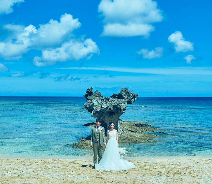 写真:沖縄の海とビーチを楽しむ結婚式！おすすめのオーシャンビューチャペルとビーチロケーション