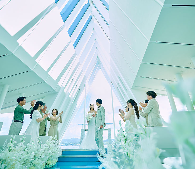 写真:沖縄で結婚式を挙げる時の費用相場！予算と旅費はどのくらい必要？