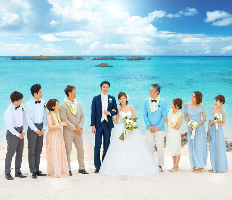 沖縄の結婚式に参列するゲストの服装 人気のかりゆしコーデや気をつけたいマナー 沖縄の結婚式 挙式なら ワタベウェディング