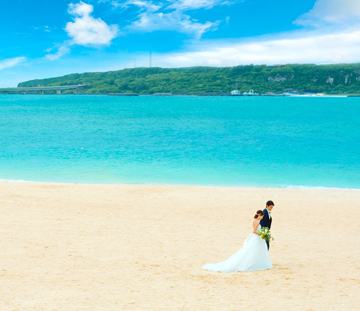 沖縄リゾートウェディングに最適な時期は？雨や台風をさけた結婚式の